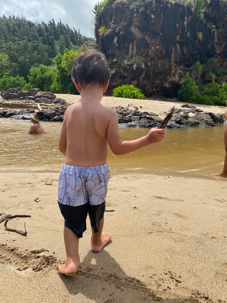 Ky Shorts (Boys 7): Green Palaka