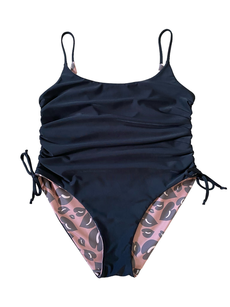 (XL) Side-scrunch Onesie: Anthurium + Black