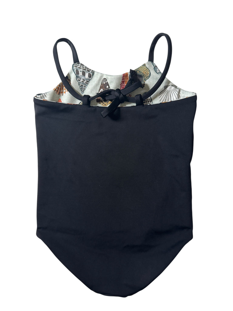Addilyn one-piece (4/5 girls): Shells + Black