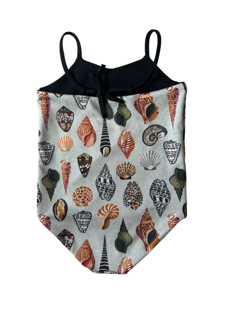 Addilyn one-piece (4/5 girls): Shells + Black