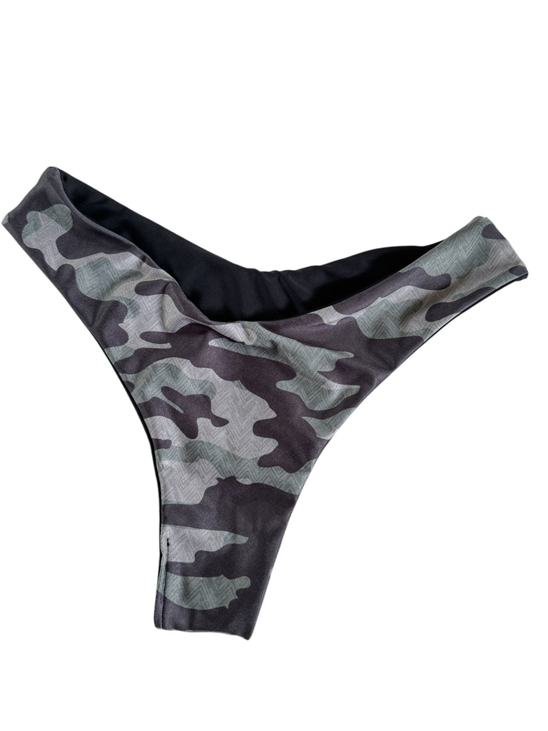 (XS) SAMPLE Ashley Bottom: Camo + Black